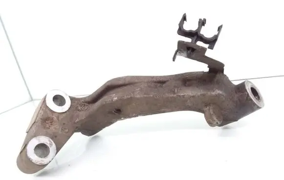 Peugeot 308 Engine mounting bracket S045B