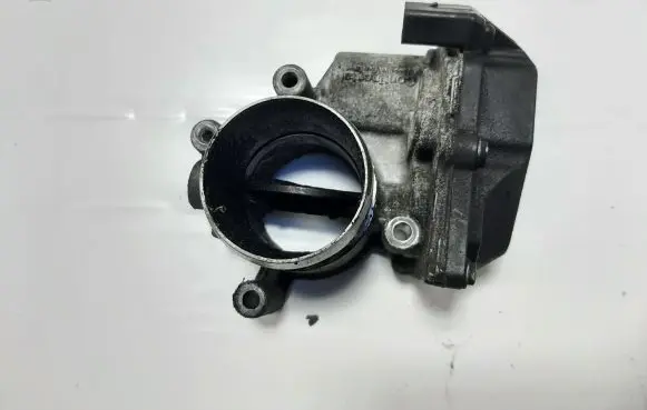 Volkswagen Tiguan Throttle valve 03L128063E