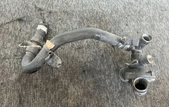Ford Transit Courier Thermostat/thermostat housing 