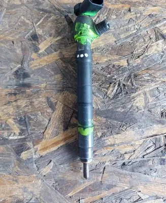 Volkswagen Polo V 6R Fuel injector 04B130277J