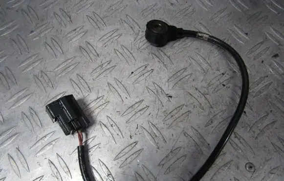 Ford Fiesta Detonation knock sensor 98mf12a699ba 98mf-12a699-ba