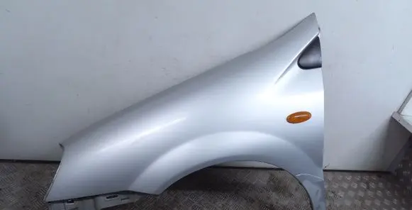 Nissan Almera Tino Fender