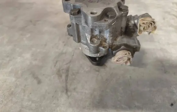 Audi A4 S4 B5 8D Power steering pump 7690955102