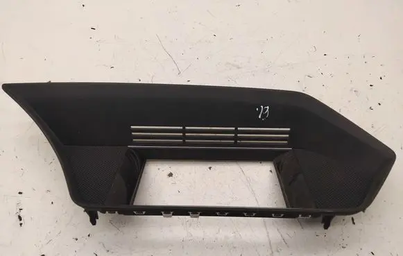 Mercedes-Benz E W212 Radio/GPS head unit trim A2126801236 9022500
