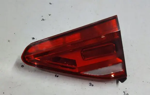 Tailgate rear/tail lights