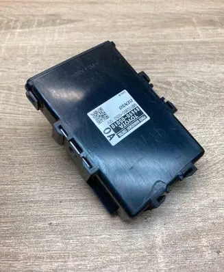 Toyota Avensis T270 Power management control unit 8969005010 1028500050