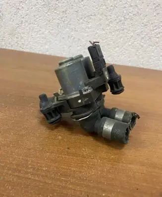 Mercedes-Benz E W210 Coolant heater control valve 0235451628 E822