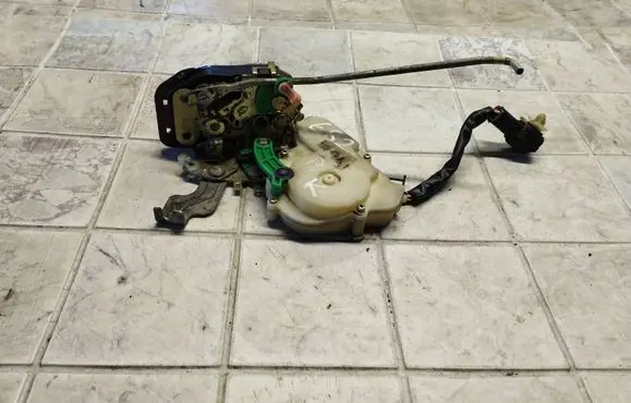 KIA Sorento Front door lock 040630