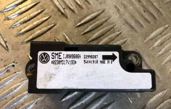 Volkswagen PASSAT B5 Airbag deployment crash/impact sensor 1J0909606N 22990207 5WK41910