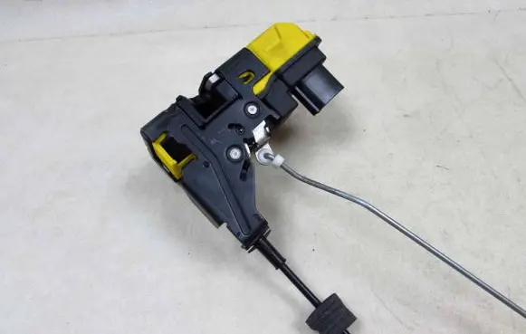 Volvo XC90 Front door lock 53060