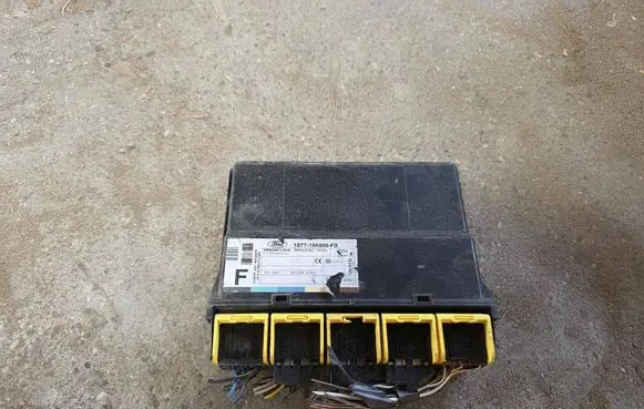 Ford Focus Comfort/convenience module 1S7T15K600FB