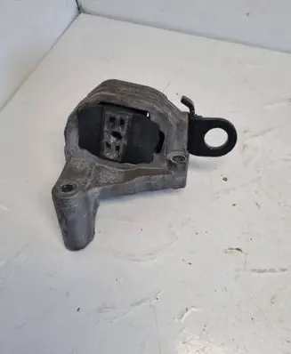 Volvo XC90 Engine mount bracket 326C88