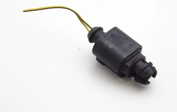 Volkswagen PASSAT B5.5 Outside/exterior temperature sensor 8Z0820535