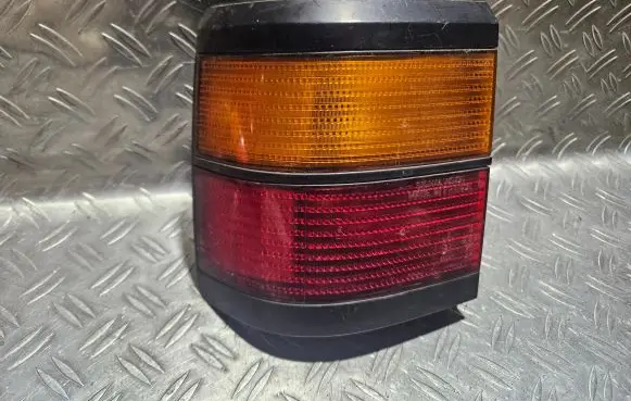 Volkswagen PASSAT B3 Rear/tail lights 333945111