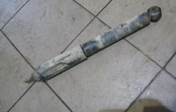 Mitsubishi Pajero Sport I Rear shock absorber/damper