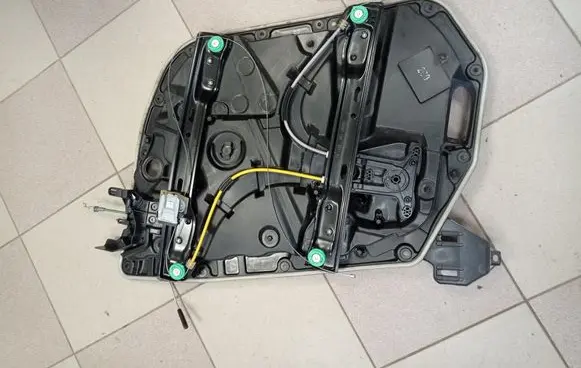 Mercedes-Benz GLC C253 Front window lifting mechanism without motor A2537230314 2537230314