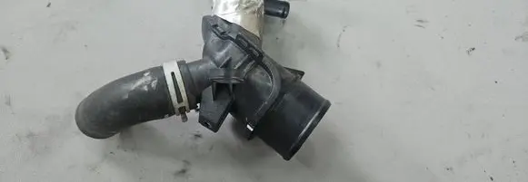 Mercedes-Benz A W176 Turbo air intake inlet pipe/hose 13092852