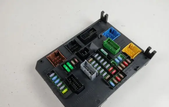 Citroen DS5 Fuse module 9664992380