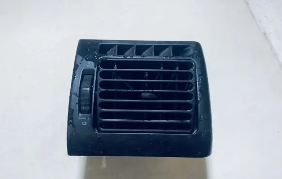 Volkswagen PASSAT B4 Dash center air vent grill 3a1819984
