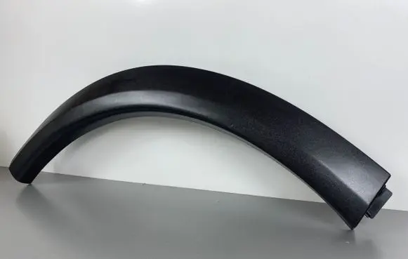 Rear fender molding trim