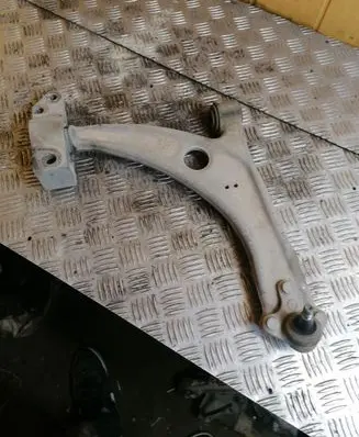 Volkswagen PASSAT B6 Front lower control arm/wishbone