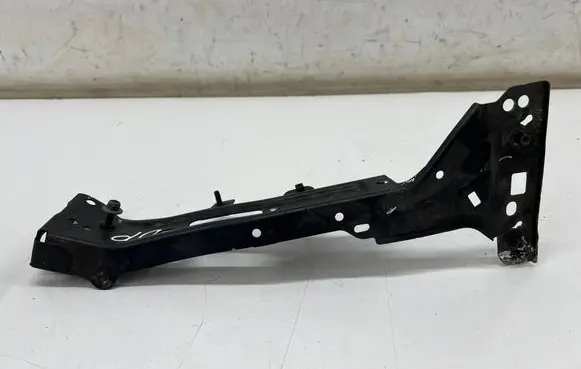 Audi A4 S4 B9 Fender mounting bracket 8W0821136