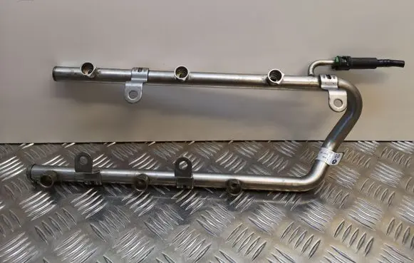 Chrysler 300 - 300C Fuel main line pipe 04861581AC 927026169 27304B