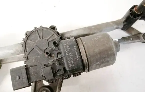 Opel Astra H Wiper motor 0390241538