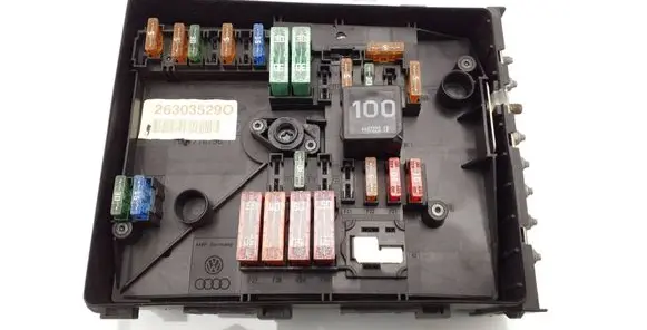Volkswagen Golf V Fuse module 1K0937125A 017183071