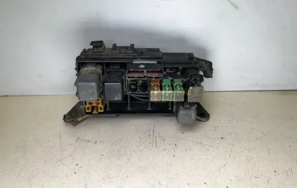 Nissan Terrano Fuse module 71543024 71543025 25230C9962