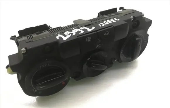 Volkswagen Touran I Climate control unit