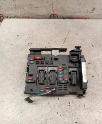 Citroen Xsara Picasso Fuse module 9657608780 1996898 082809996