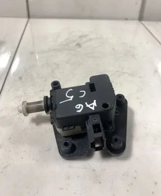 Audi A6 S6 C5 4B Tailgate boot lock/latch motor 8E9827833