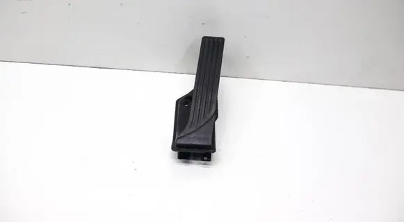 Accelerator throttle pedal