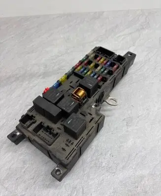 Volvo V70 Fuse box set 30728008 518829106 041201