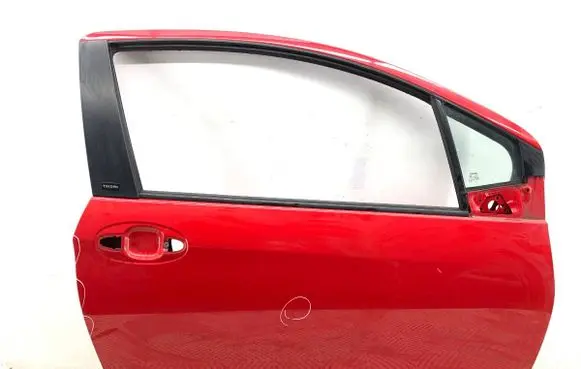 Toyota Yaris Front door 3P0