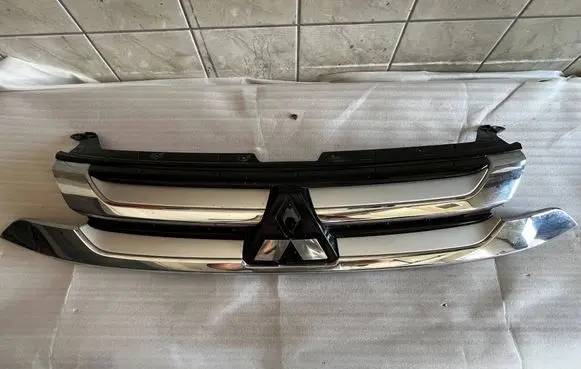 Mitsubishi Outlander Front grill 