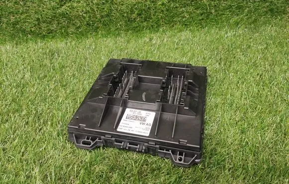 Volkswagen Jetta VI Central body control module 7E0937189 A2C95891600