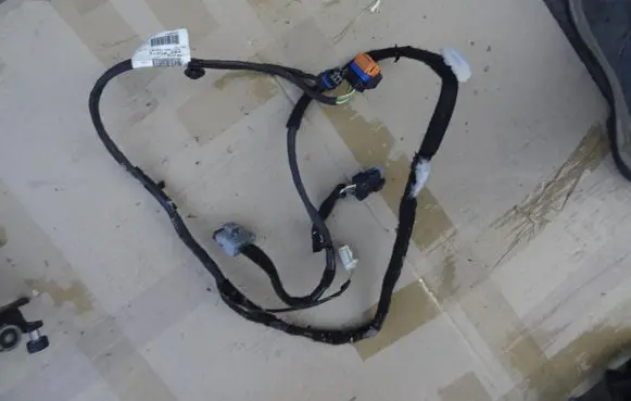 Peugeot 1007 Front door wiring loom/harness boot 9657305180
