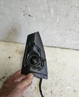 Front door high frequency speaker