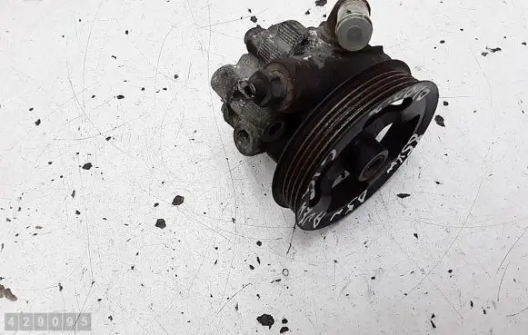 Toyota Avensis T250 Power steering pump