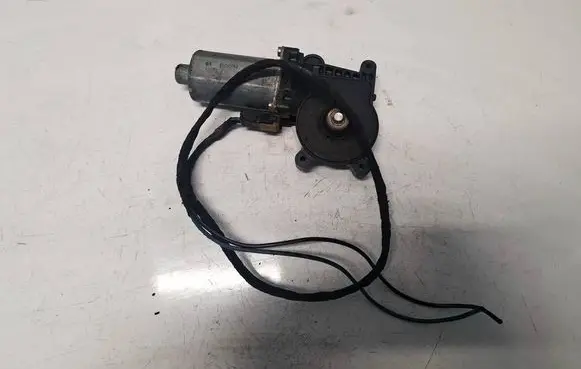 Mercedes-Benz E W210 Rear door window regulator motor 0130821872