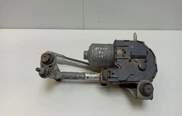 Seat Altea XL Front wiper linkage and motor 5P0955024E 5P0955120C