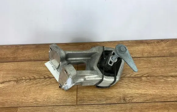Dodge RAM 1500 DS Engine mounting bracket 785AD