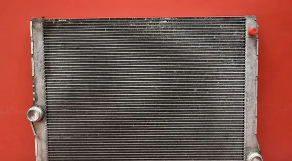 BMW 7 F01 F02 F03 F04 Coolant radiator 7570093