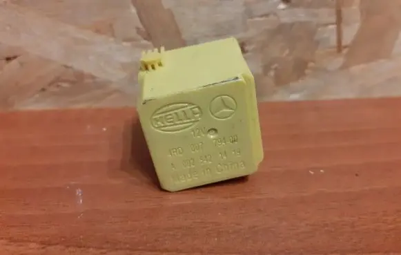 Mercedes-Benz Vito Viano W639 Other relay 4RD007794 1603