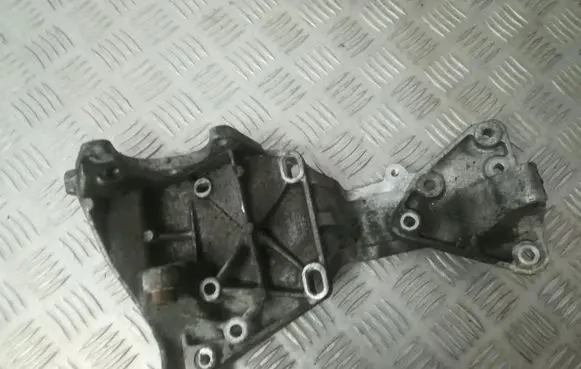 Volvo XC70 Engine mount bracket 31316673