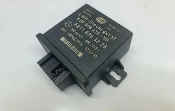 Mercedes-Benz E W211 Light module LCM A2118203226 5DF008278 2118203226