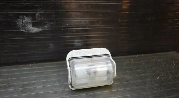 Mazda CX-7 Number plate light 13061971