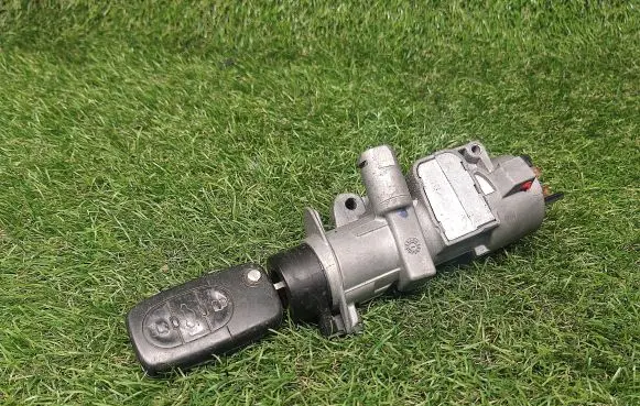 Audi A6 S6 C5 4B Ignition lock 4B0905851B